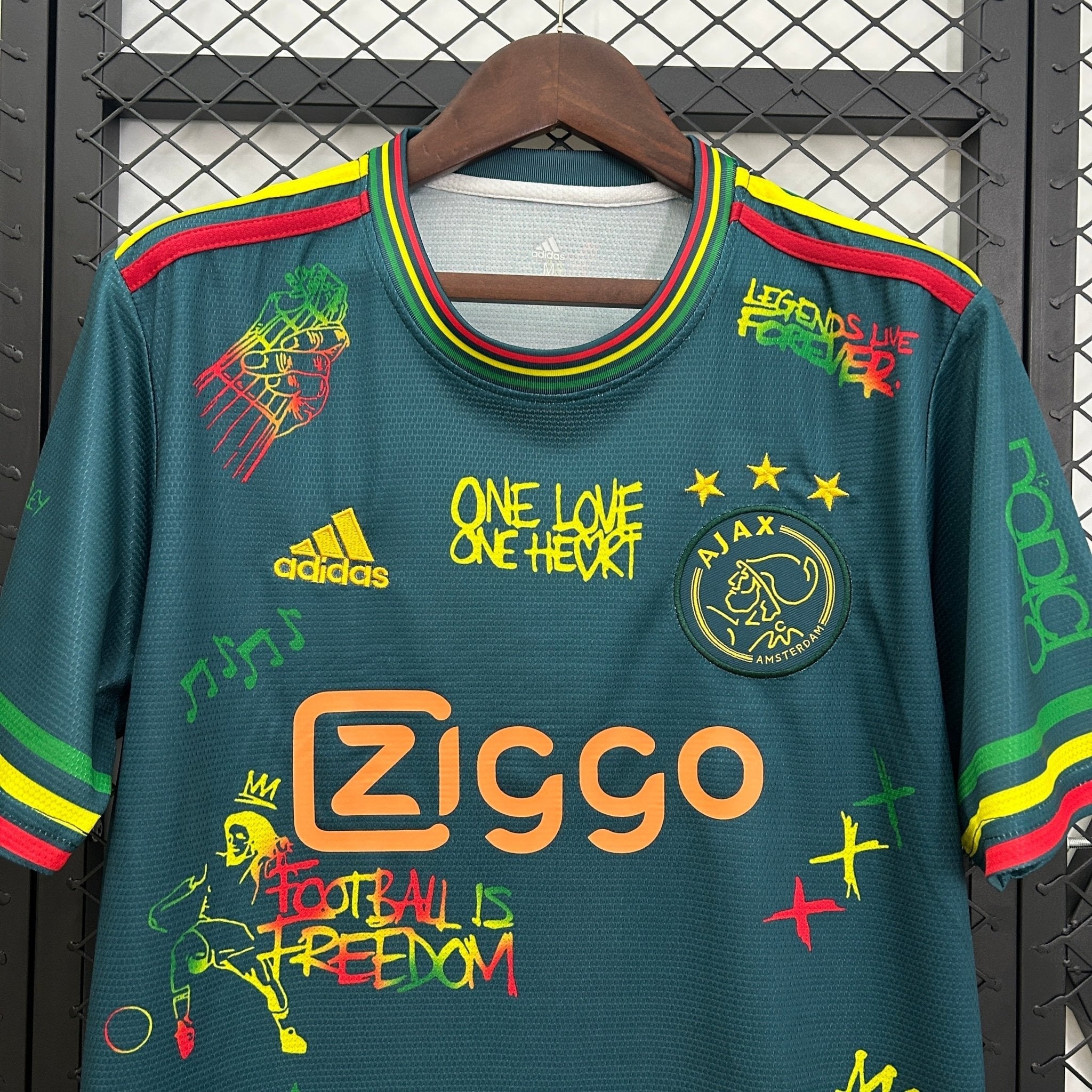 AJAX EQUIPACIÓN ESPECIAL BOB MARLEY II 25/26 HOMBRE - Bota de Oro Tienda