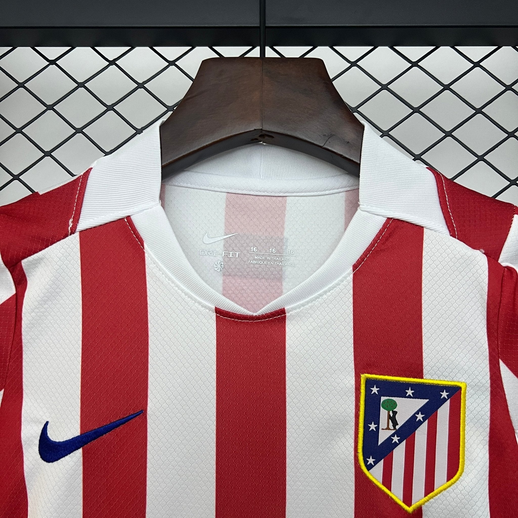ATLÉTICO DE MADRID PRIMERA EQUIPACIÓN 25/26 NIÑOS - Bota de Oro Tienda