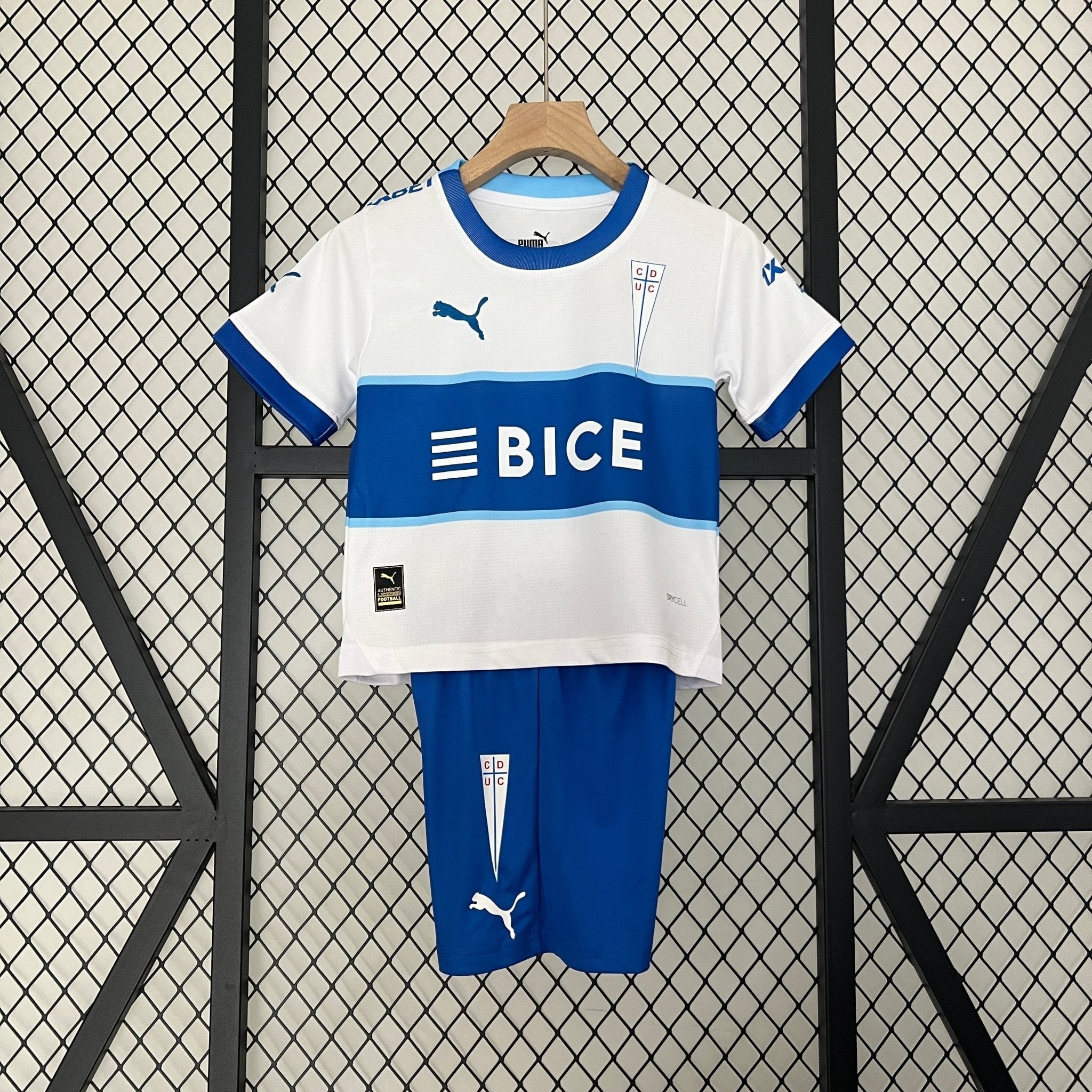 UNIVERSIDAD CATÓLICA I 24/25 CONJUNTO INFANTIL - Bota de Oro Tienda