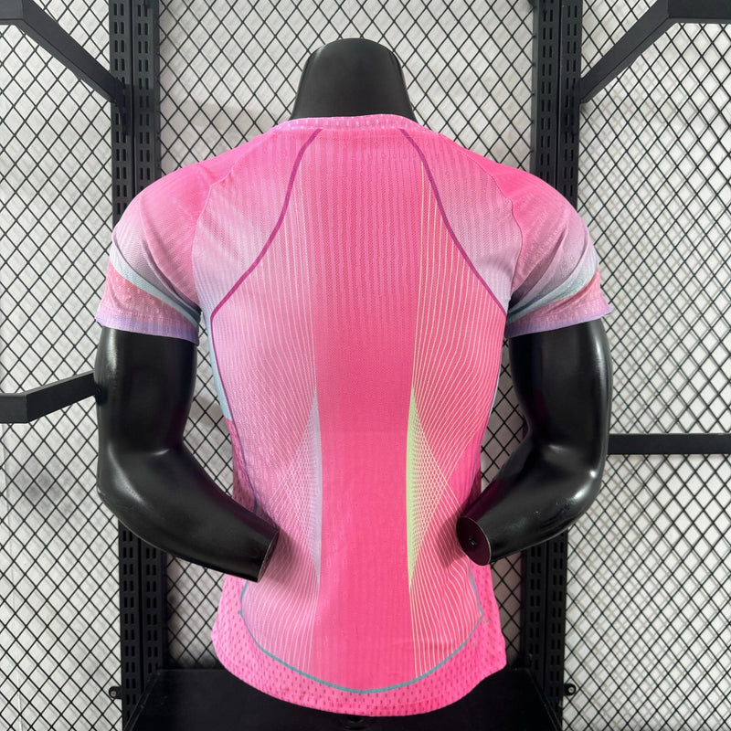 BARCELONA EQUIPACIÓN ESPECIAL ROSA II 25/26 (VERSIÓN JUGADOR) - Bota de Oro Tienda