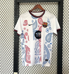 BARCELONA EQUIPACION ESPECIAL VI 25/26 HOMBRE - Bota de Oro Tienda