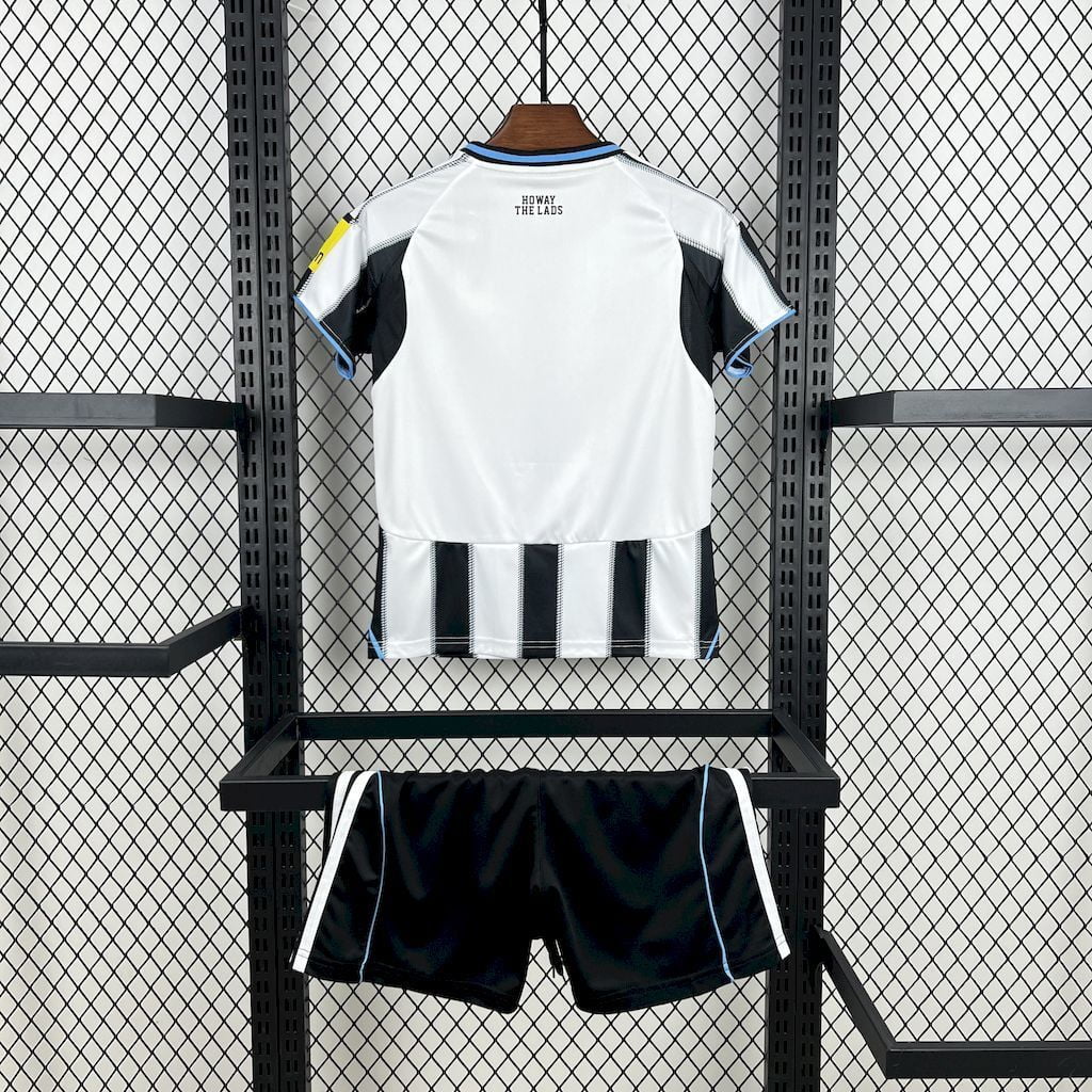 NEWCASTLE PRIMERA EQUIPACIÓN 25/26 NIÑOS - Bota de Oro Tienda