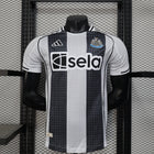 NEWCASTLE PRIMERA EQUIPACIÓN 25/26 (VERSIÓN JUGADOR) - Bota de Oro Tienda