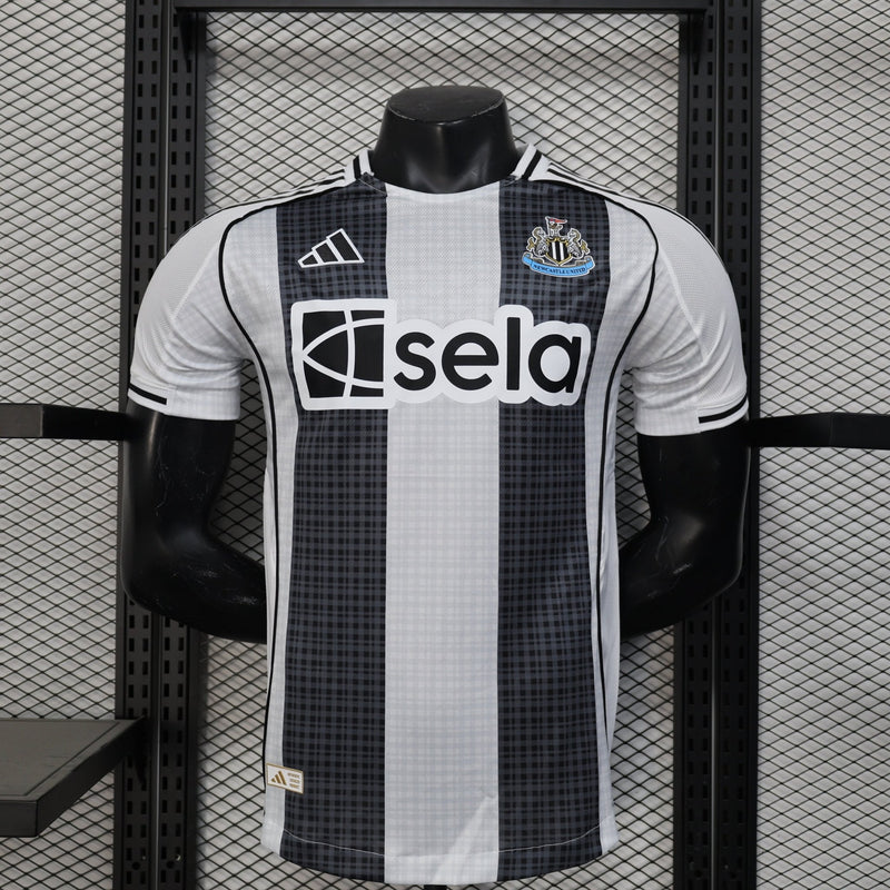 NEWCASTLE PRIMERA EQUIPACIÓN 25/26 (VERSIÓN JUGADOR) - Bota de Oro Tienda