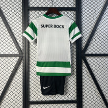 SPORTING LISBOA PRIMERA EQUIPACIÓN 25/26 NIÑOS - Bota de Oro Tienda