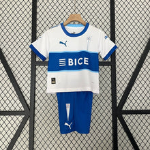 UNIVERSIDAD CATÓLICA I 24/25 CONJUNTO INFANTIL - Bota de Oro Tienda