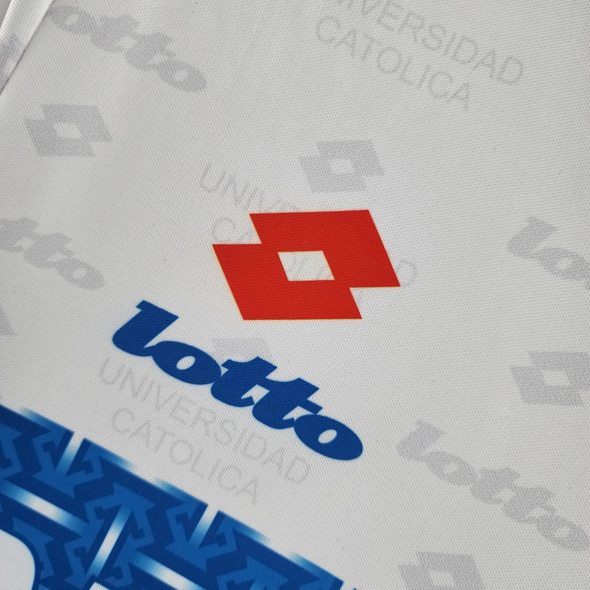 UNIVERSIDAD CATÓLICA I 96 MANGA LARGA HOMBRE (RETRO) - Bota de Oro Tienda